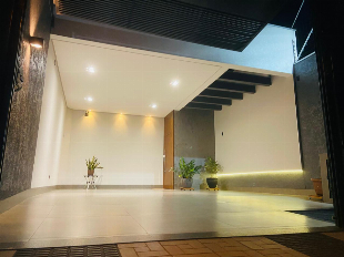 Imagem do anuncio VENDE-SE BELA CASA TODA MOBILIADA. JD ALVORADA PROX. PRAÇA FARROUPILHA