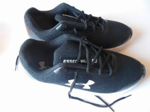Tênis Under Armour n. 38 na caixa