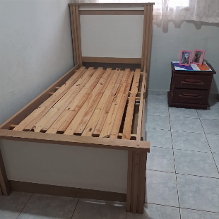 Vende-se Cama de Solteiro Conjugada