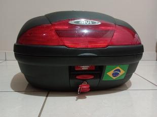 BAU GIVI SEMI NOVO 45 LITROS-CAPACIDADE PARA 2 CAPACETES
