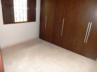 ALUGA-SE CASA JD SANTA CLARA. PRÓX. AV. PEDRO TAQUES