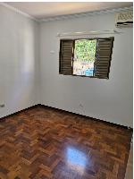 ALUGO CASA PRÓXIMO HU, AMPLA, 3 BANHEIROS, SUITE MAIS 2 QUARTOS, ESCRITORIO E 3 VAGAS GARAGEM COBERTA