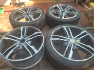 Vendo jogo todas aro 17 usadas, contendo 4 rodas e 3 pneus em bom estado