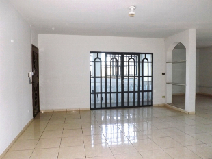 ALUGA-SE APTO SOBRE LOJA. COMERCIAL OU RESIDENCIAL. AV. PEDRO TAQUES Nº 1350. EM FRENTE A SANEPAR