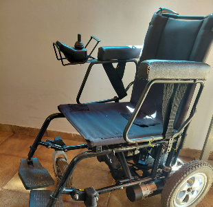 Vendo cadeira de rodas motorizada marca freedom