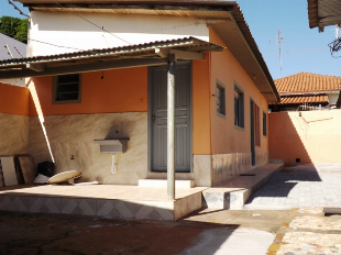 ALUGA-SE CASA DE FUNDOS VILA MORANGUEIRA