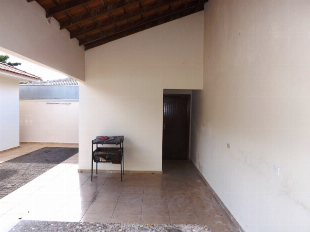 ALUGA-SE CASA JD LICCE. MARINGÁ