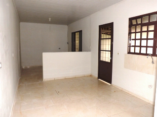 ALUGA-SE CASA JD SANTA CLARA. PRÓX. AV. PEDRO TAQUES