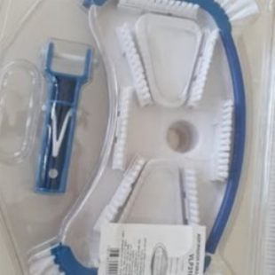 Kit c/ 01 Aspirador para Piscinas VLP310 Jacuzzi, 01 escova CW450 Jacuzzi e 01 peneira