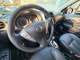 Nissan Versa Unique 1.6 16v flexstar 4p aut.