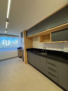 Apartamento com 2 Quartos e 70 m² na Zona 07 - Maringá/PR