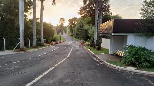 EXCELENTE CHÁCARA CONDOMÍNIO ZAUNA - LOCALIZAÇÃO PRIVILEGIADA.