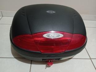 BAU GIVI SEMI NOVO 45 LITROS-CAPACIDADE PARA 2 CAPACETES