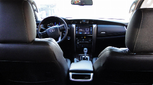 HILUX SRX 2019/19 7 LUGARES,  COMPLETA BRANCA PEROLIZADA