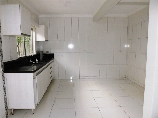ALUGA-SE CASA DE FUNDOS AV. GUAIAPÓ Nº 2589. JD. LIBERDADE. PRÓX. C.S.U