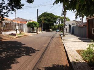 ALUGA-SE CASA DE FUNDOS JD. DOURADOS MARINGÁ PR