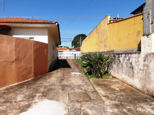 ALUGA-SE CASA DE FUNDOS VILA MORANGUEIRA