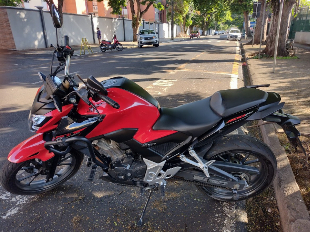 Imagem do anuncio Honda CB 300F Twister Vermelha - Impecável + Acessórios
