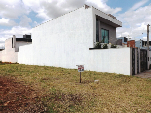 VENDE-SE EXCELENTE TERRENO JARDIM BOM JARDIM. BAIRRO REPLETO DE BELAS CASAS.
