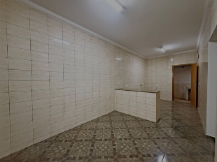 CASA PARA LOCAÇÃO | 1 SUÍTE + 2 QUARTOS, CHURRASQUEIRA E 3 VAGAS NA VILA ESPERANÇA