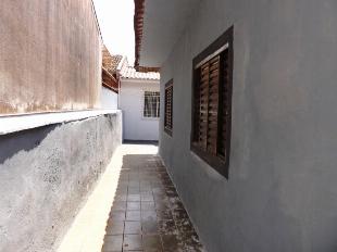 ALUGA-SE CASA DE FUNDOS JD. DOURADOS MARINGÁ PR