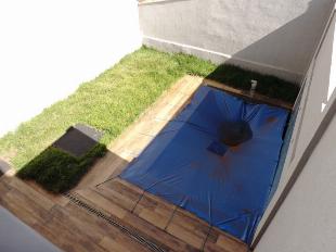 VENDE-SE SOBRADO TRI PLEX C/ PISCINA. JD DIAS I.
