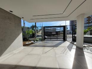 Casa em  Maringá/PR com Piscina, Proximo Av. Mandacarú