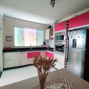 Linda Casa assobradada