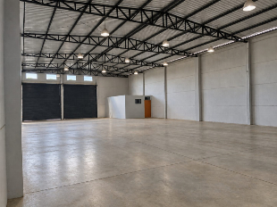 Galpão Comercial Amplo para Locação na Zona 06 – 470 m² Construídos e Excelente Estrutura