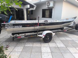 VENDE-SE  BARCO MOTOR E CARRETA