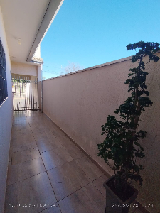CASA EM MARINGÁ PR.