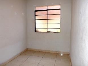 VENDE-SE CASA CONJ. CHAMPAGNAT PRÓX. AV. GUAIAPO