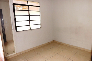 ALUGA-SE CASA CONJ. H. JOÃO DE BARROS CHAMPAGNAT PROX. AV. GUAIAPÓ