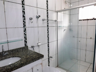 ALUGA-SE CASA DE FUNDOS AV. GUAIAPÓ Nº 2589. JD. LIBERDADE. PRÓX. C.S.U