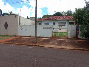 VENDO UMA EXCELENTE CASA NO JARDIM ALVORADA EM MARINGA COM TERRENO COMERCIAL COM 700 METROS