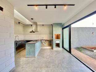 BELÍSSIMA CASA NO BOM JARDIM