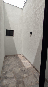 Casa de Alto Padrão com 3 Quartos, Pé-Direito Duplo e Cozinha Gourmet à Venda ou Locação em Maringá/PR