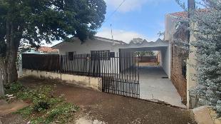 Aluga-se casa com dois quartos na Rua Antonio Miles, 322  Porto Seguro, em Maringá (Pr.)