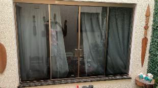 2 Janelas de Vidro blindex usadas, sendo 1 4 folhas e outra 2 folhas fumê