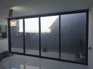 vidraçaria karina box,espelhos,esquadria de aluminio manutenção em geral