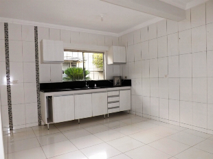 ALUGA-SE CASA DE FUNDOS AV. GUAIAPÓ Nº 2589. JD. LIBERDADE. PRÓX. C.S.U