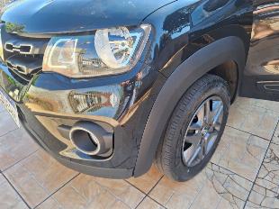 Kwid Intense 21/22 - Preto