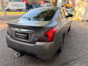 Nissan Versa Unique 1.6 16v flexstar 4p aut.