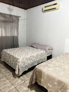 O P O R T U N I D A D E - CHÁCARA CONDOMÍNIO ZAUNA COM CASA E PISCINA