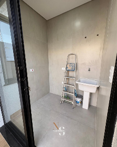 Vende-se Casa!