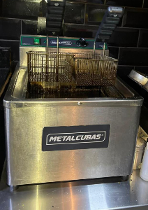 Imagem do anuncio VENDE-SE FRITADEIRA METALCUBAS 15 LITROS — PROFISSIONAL
