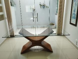 Vende-se Mesa com tampo de vidro