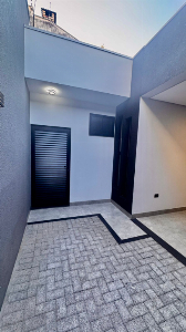 Linda Residência Maringá com 2 Suítes + 1 quarto.