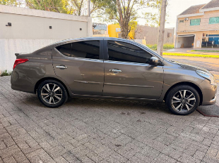 Nissan Versa Unique 1.6 16v flexstar 4p aut.
