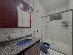 CASA PARA LOCAÇÃO | 1 SUÍTE + 2 QUARTOS, CHURRASQUEIRA E 3 VAGAS NA VILA ESPERANÇA